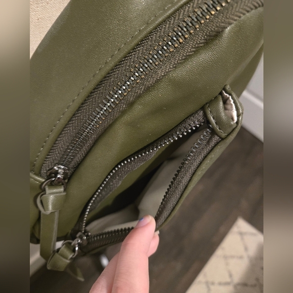 NWOT Summer & Rose Dark Olive Green Sequoia Crossbody Bag - Picture 4 of 6